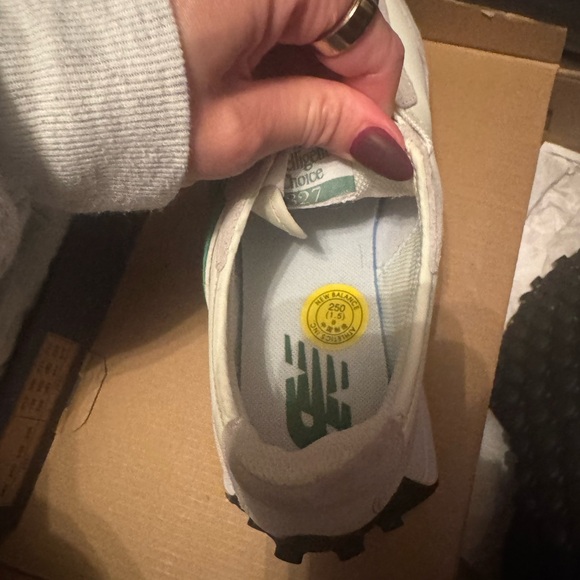 New: Women's New Balance 327 White Green - Picture 5 of 6